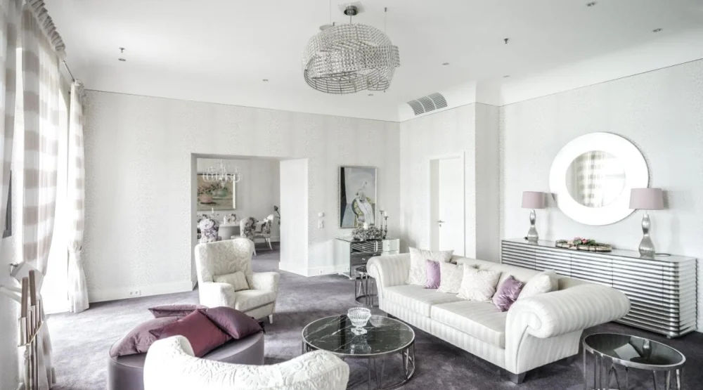 Charly Walker Suite with Lake View at Falkensteiner Schlosshotel Velden