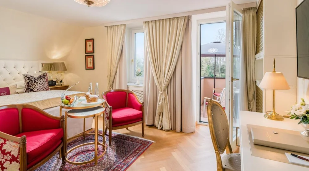 Castle Room with Park View at Hotel Schloss Monchstein