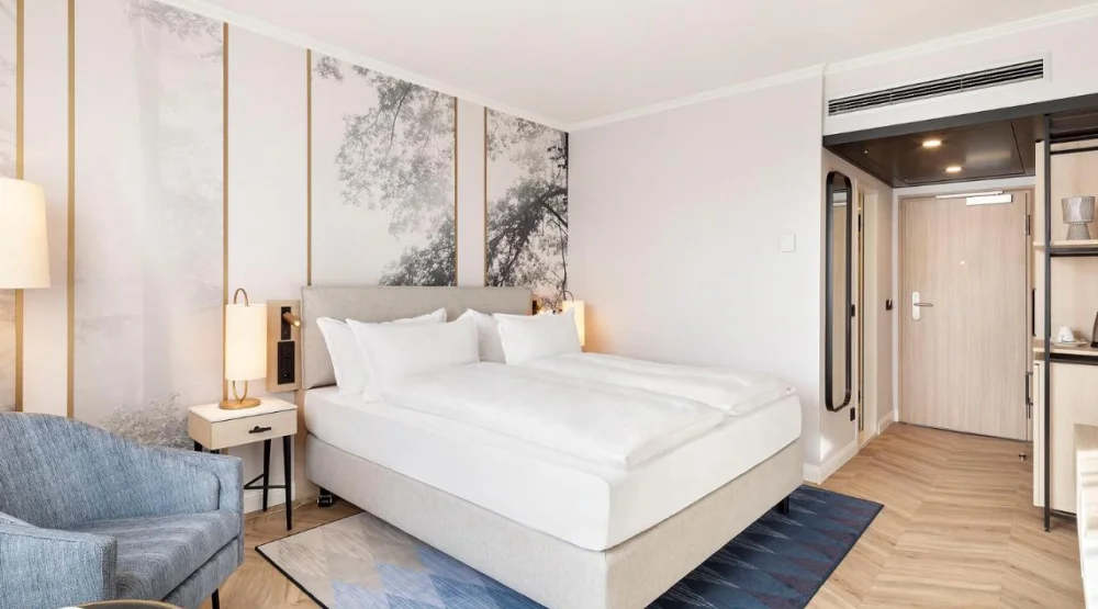 King Guest Room at DoubleTree by Hilton Berlin Kudamm