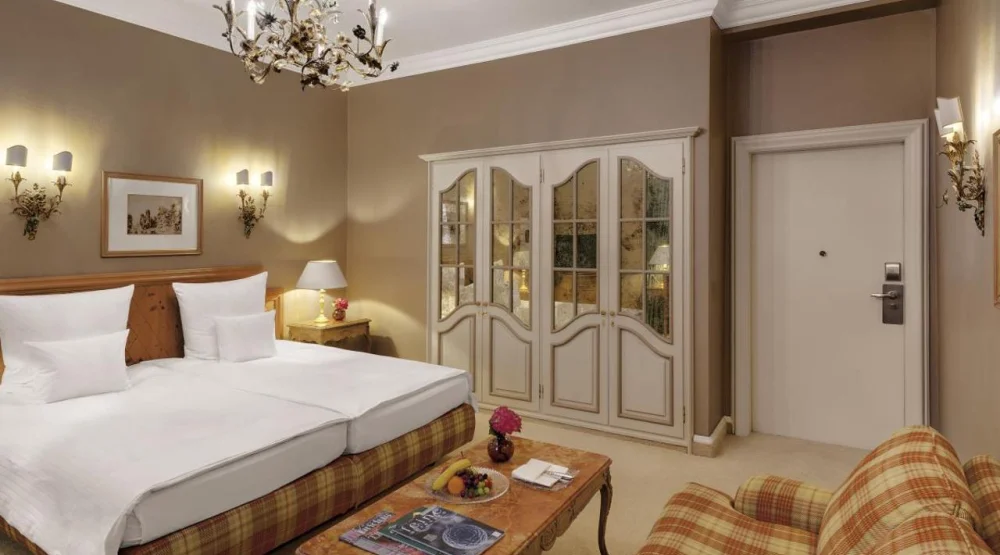 Family Room at Excelsior by Geisel