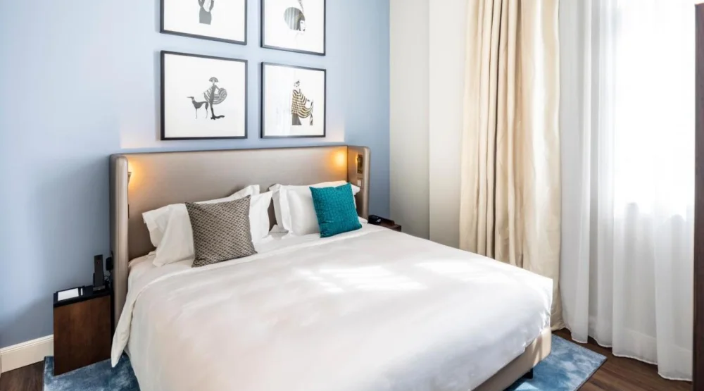 Deluxe King Room at Fraser Suites Hamburg
