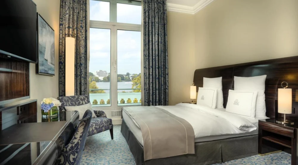 Superior Lake View, Guest Room with One King, Lake View at Hotel Atlantic Hamburg Autograph Collection