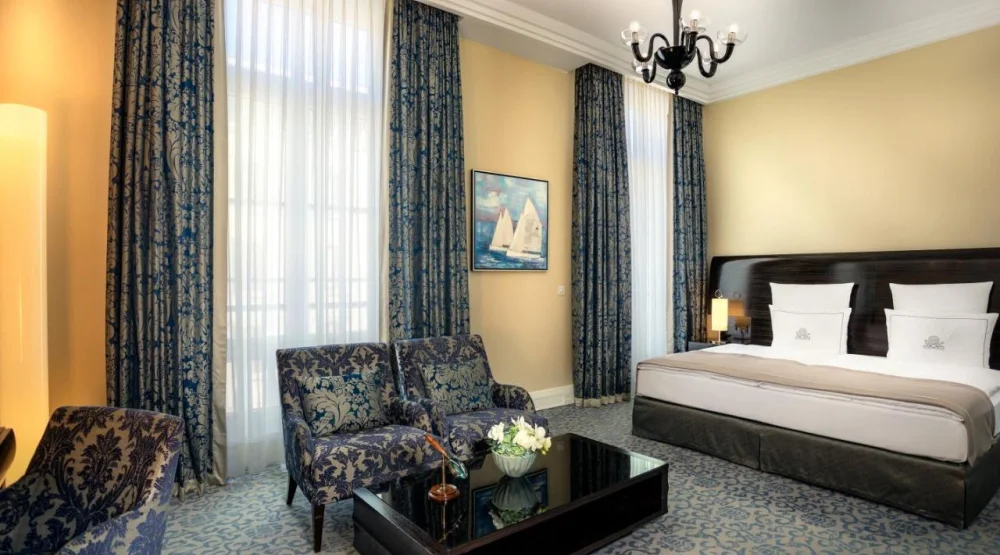 Deluxe Guest Room with One King at Hotel Atlantic Hamburg Autograph Collection