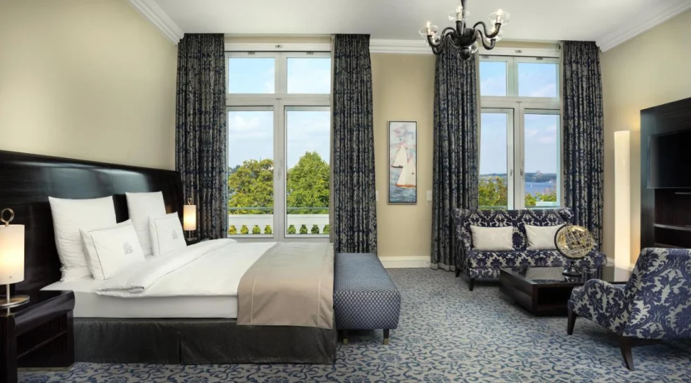 Deluxe Guest Room with One King, Lake View at Hotel Atlantic Hamburg Autograph Collection