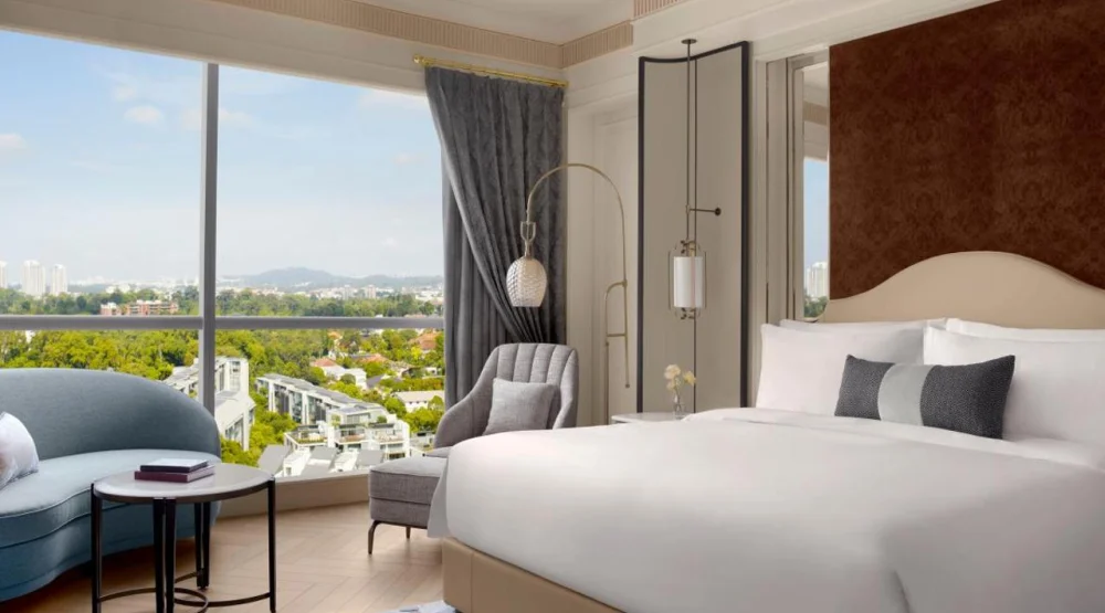 Astor Grand Deluxe Guest Room, One King Bed, Botanical Garden View at The St. Regis Singapore