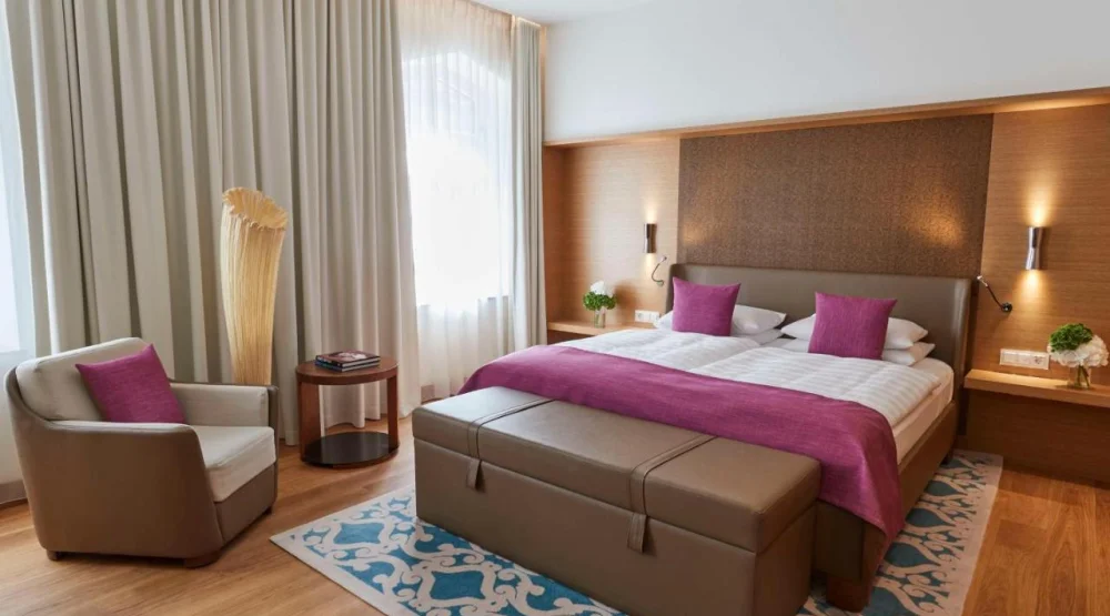 Grand Deluxe Room King at Hotel Vier Jahreszeiten Kempinski Munchen