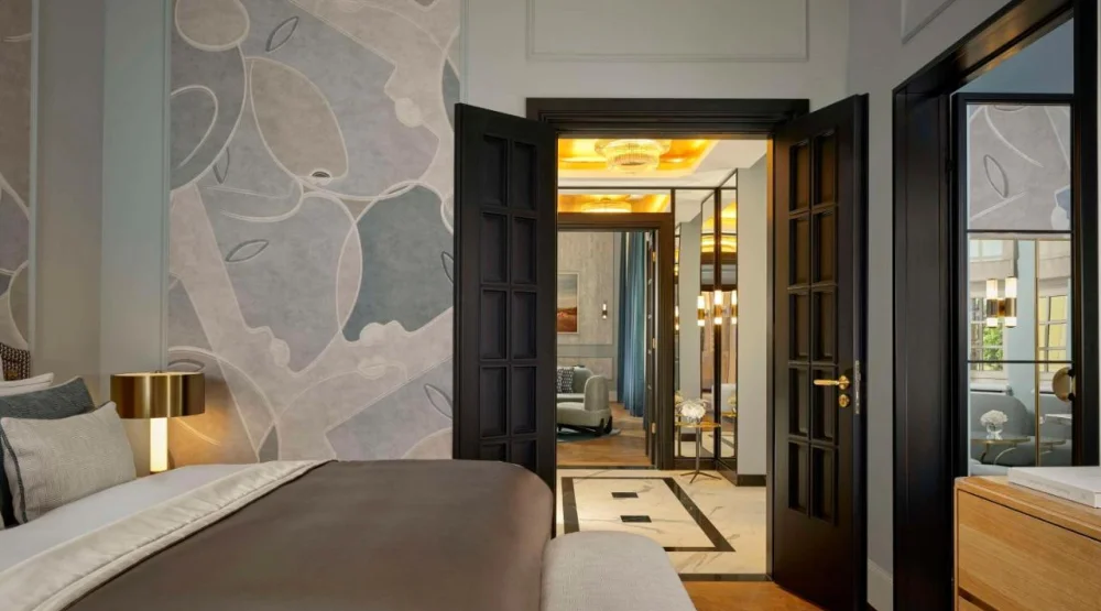 Signature Suite at Hotel Taschenbergpalais Kempinski