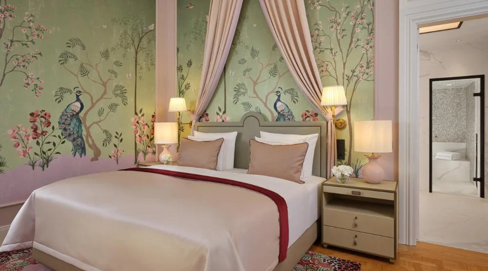 Queen Suite at Hotel Taschenbergpalais Kempinski