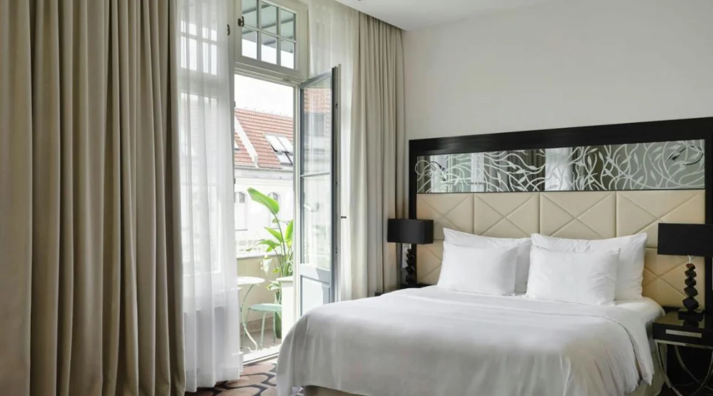 Superior Room, One King, Balcony at Roomers Berlin Steinplatz Autograph Collection