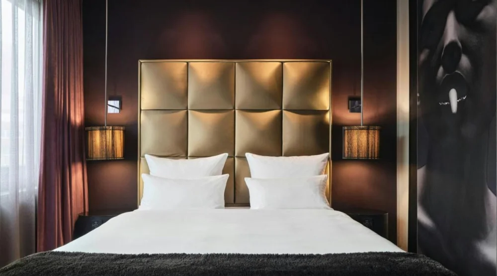 Comfort Queen Room with Courtyard View at Roomers Frankfurt Central Autograph Collection