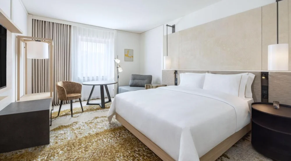 Deluxe Queen Room at The Westin Grand Frankfurt