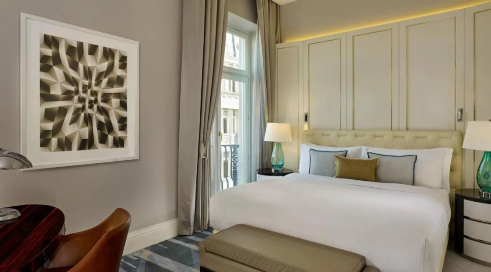 Club Deluxe Suite at Al Habtoor Palace Budapest