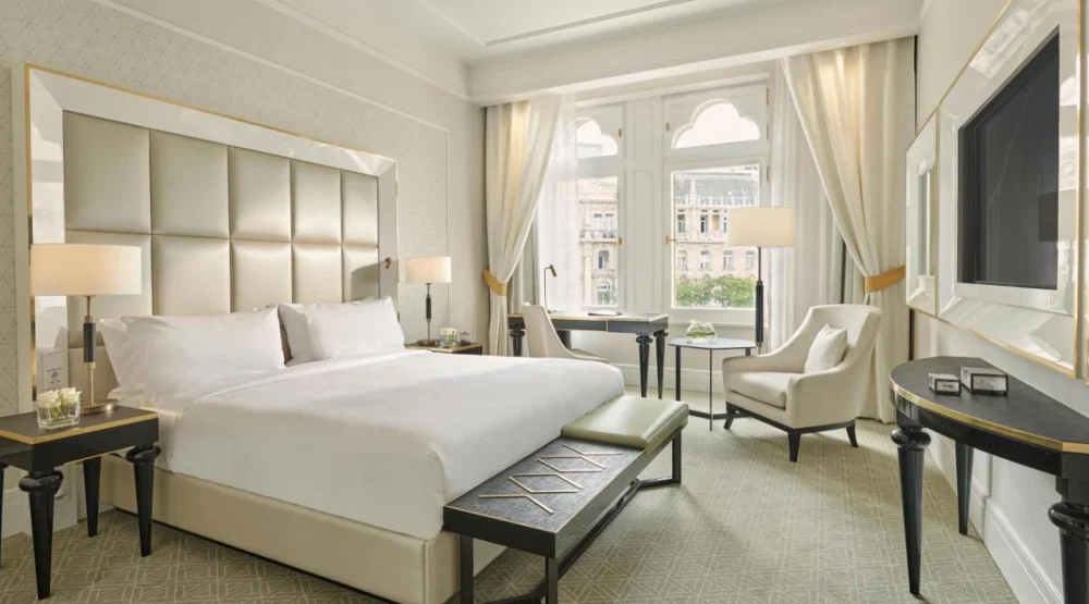 Deluxe King Room with City View at Parisi Udvar Hotel Budapest