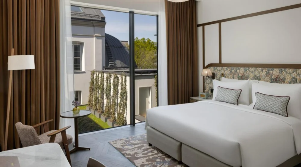 Modern King Room at Stradom House Autograph Collection