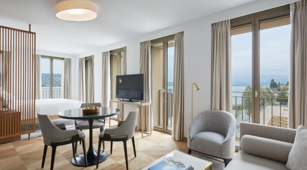 Panorama Junior Suite with Balcony at Alex Lake Zurich