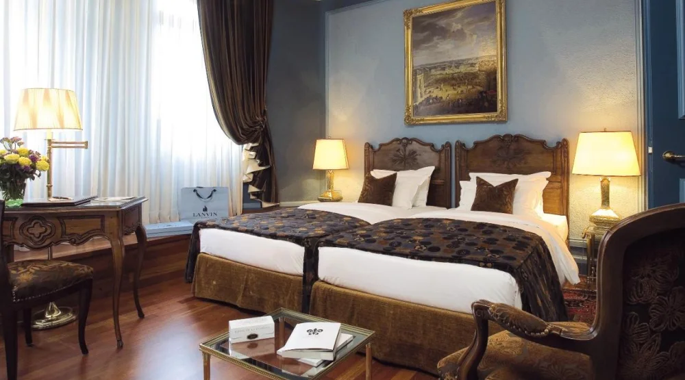 Classic Twin Room at Hotel De La Cigogne