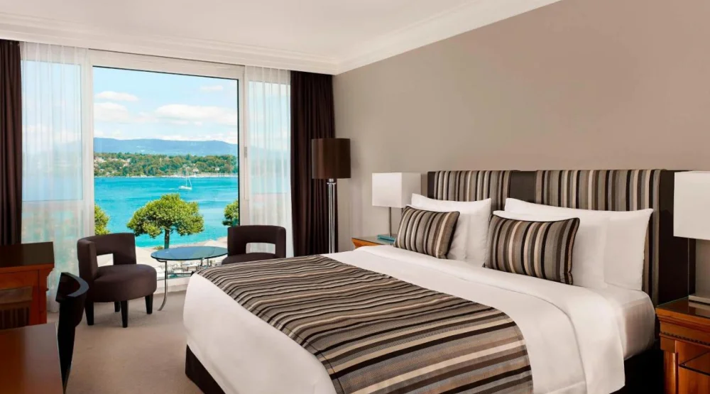 Deluxe King Or Twin Room with Lake View at Hotel President Wilson a Luxury Collection Hotel