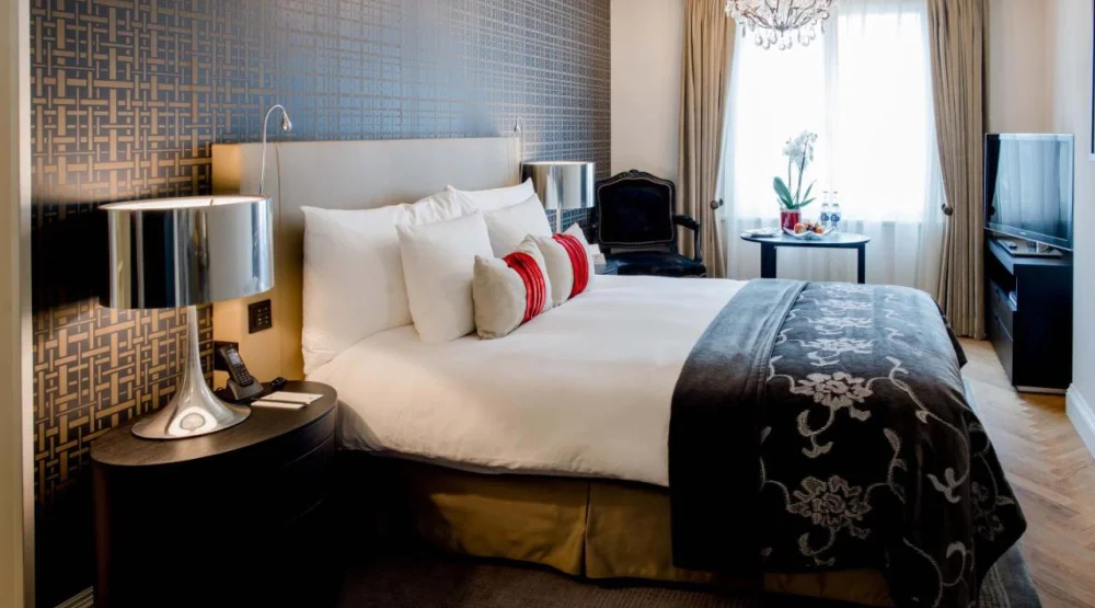 Charming Queen Room at Hotel Schweizerhof Bern & Spa