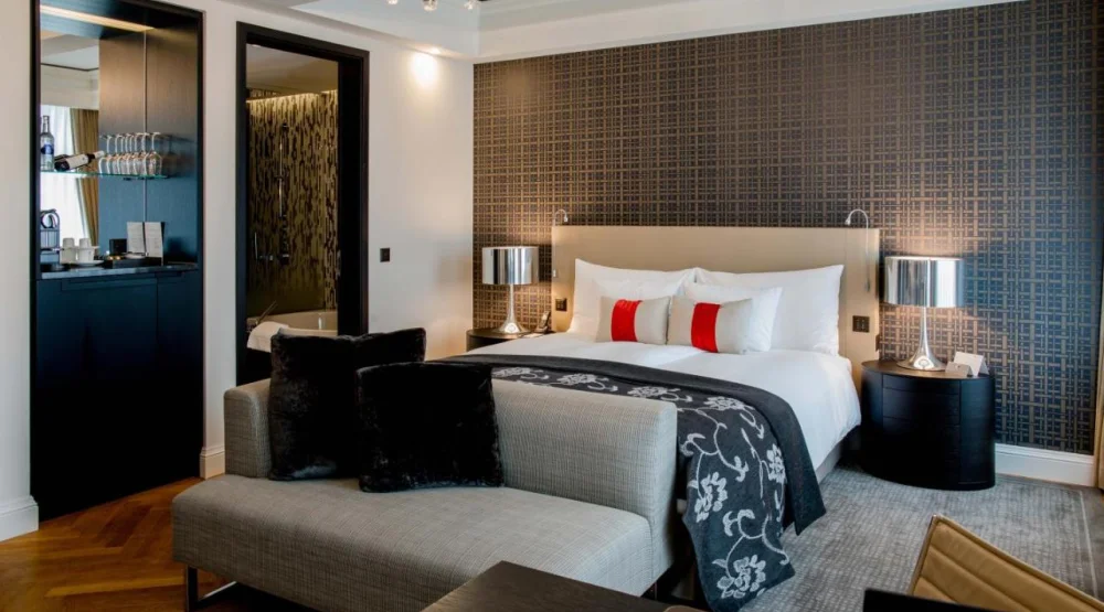 Luxury Living Studio with Kitchenette at Hotel Schweizerhof Bern & Spa