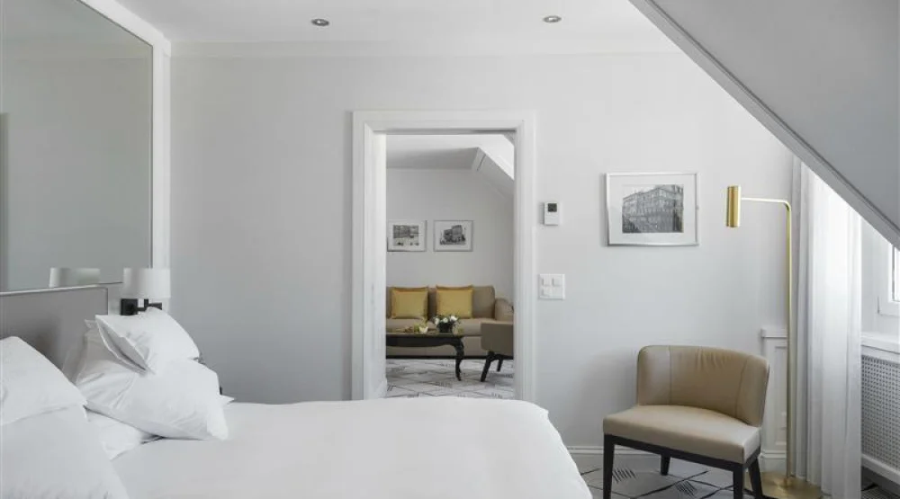 Lifestyle Suite River and Plaza View at Storchen Zurich Lifestyle Boutique Hotel