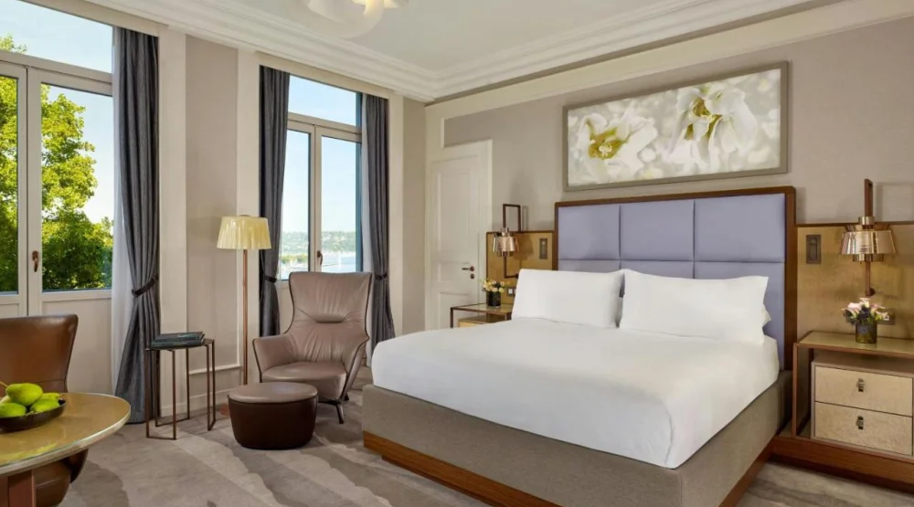 Deluxe Lake View, Guest Room, One King, Lake View at The Ritz-Carlton Hotel de la Paix Geneva