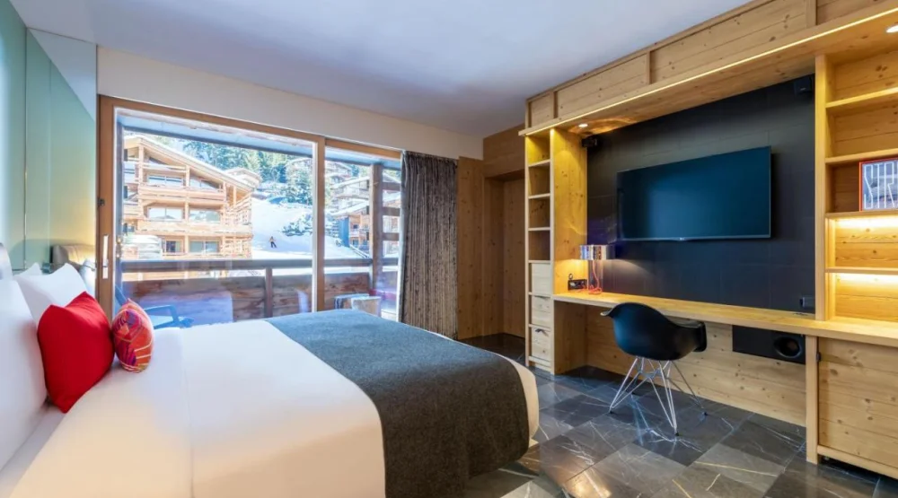 Fabulous Room, Guest Room, One King, Mountain View, Fireplace at W Verbier