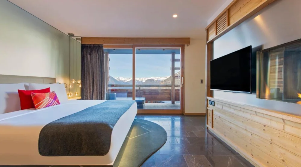 Fantastic King Suite with Balcony and Fireplace at W Verbier