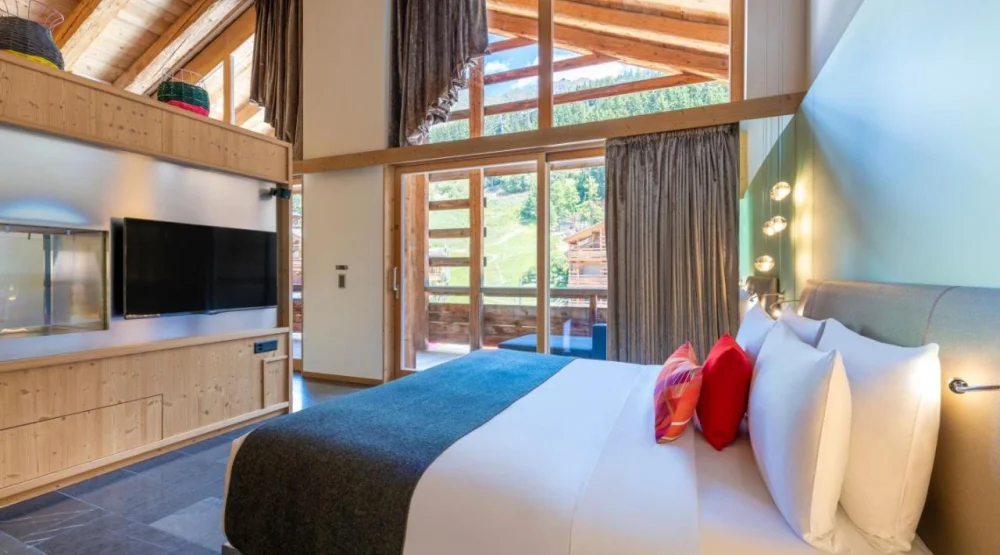 Sublime Bi-level Suite with Mountain View at W Verbier