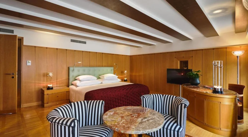 Design Queen Room at Widder Hotel