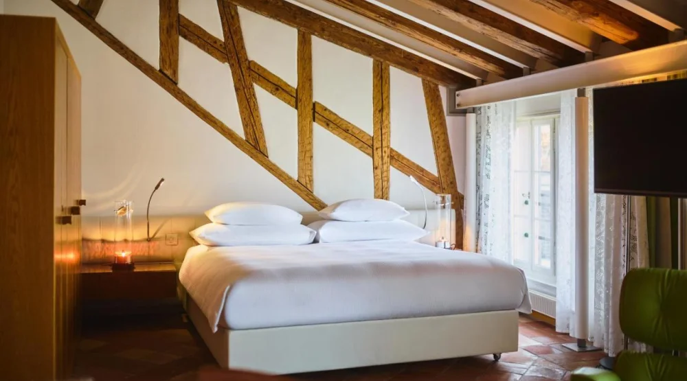 Design Queen Superior at Widder Hotel