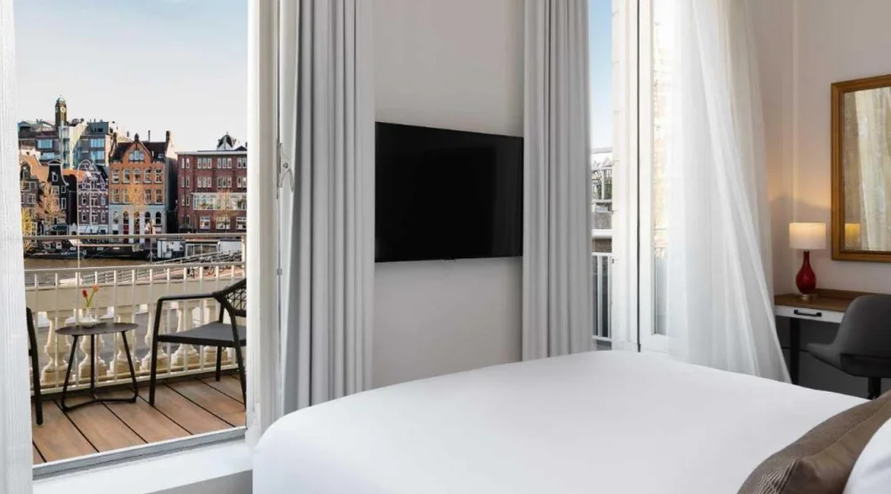 Rembrandt Suite with Balcony and Canal View at Tivoli Doelen Amsterdam