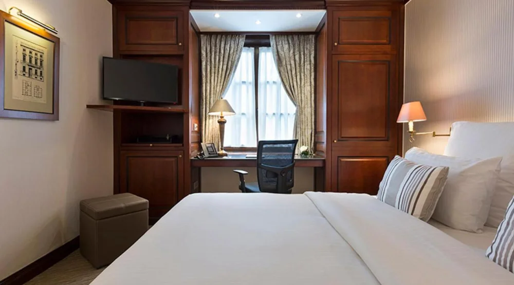 Classic Queen Room at Warwick Brussels