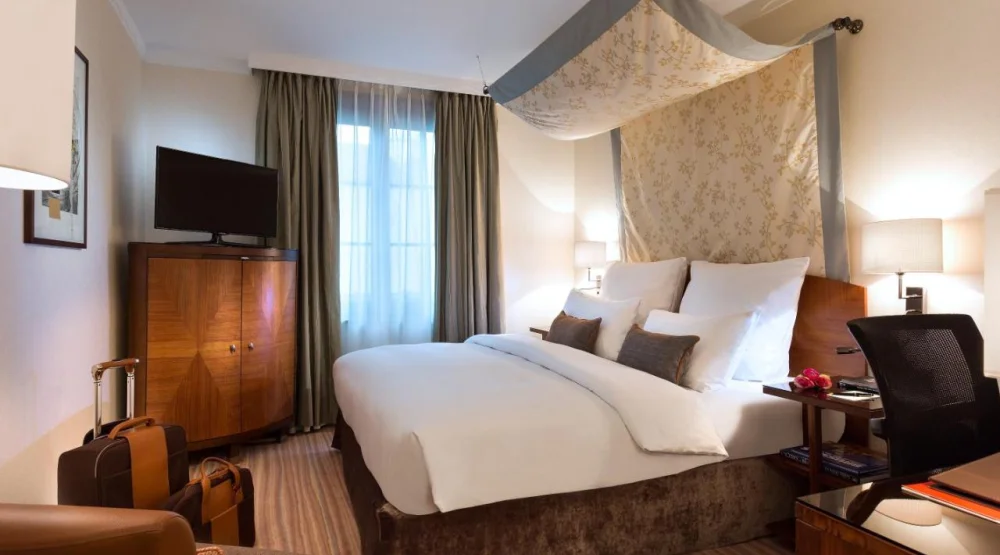 Premium Queen Room at Warwick Brussels