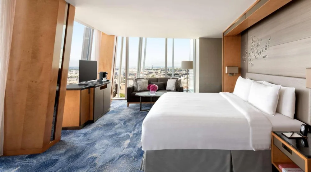 Deluxe King Room with City View at Shangri-La The Shard