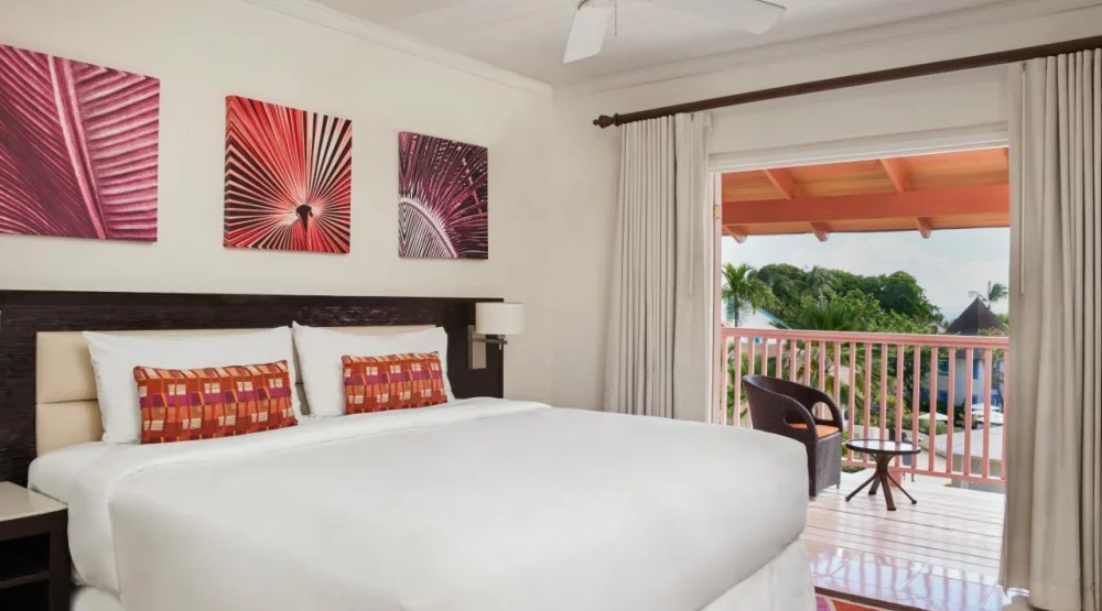 Garden View, One Bedroom Suite at Crystal Cove by Elegant Hotels