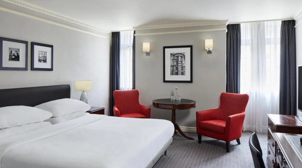 Superior King Room at The Dilly