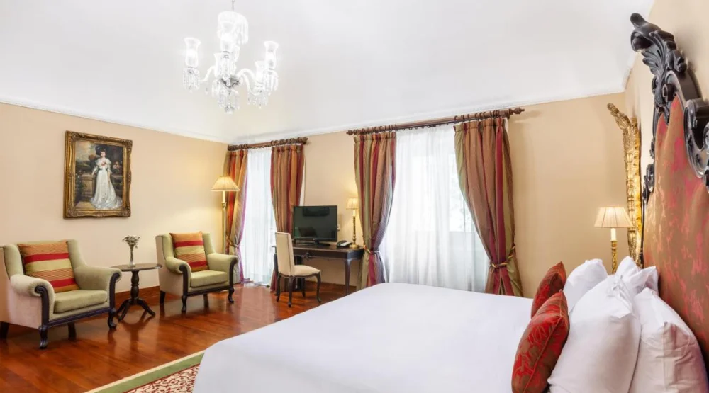 Suite Deluxe at Convento Do Espinheiro & Spa Hotel