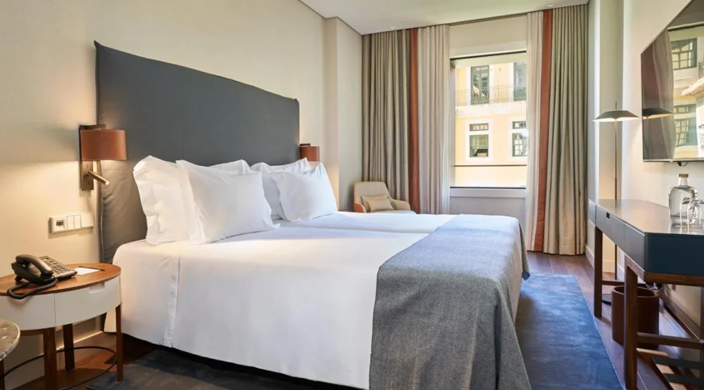 Superior Twin Room at Portobay Flores