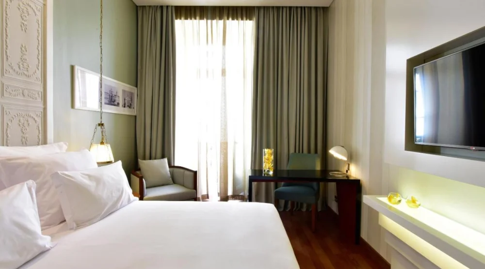 Classic Double Room with King Size Bed at Pousada De Lisboa Praca Do Comercio