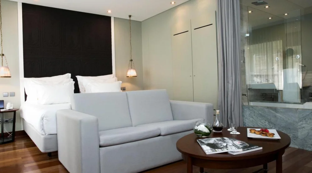 Deluxe Triple Room with King Size Bed at Pousada De Lisboa Praca Do Comercio