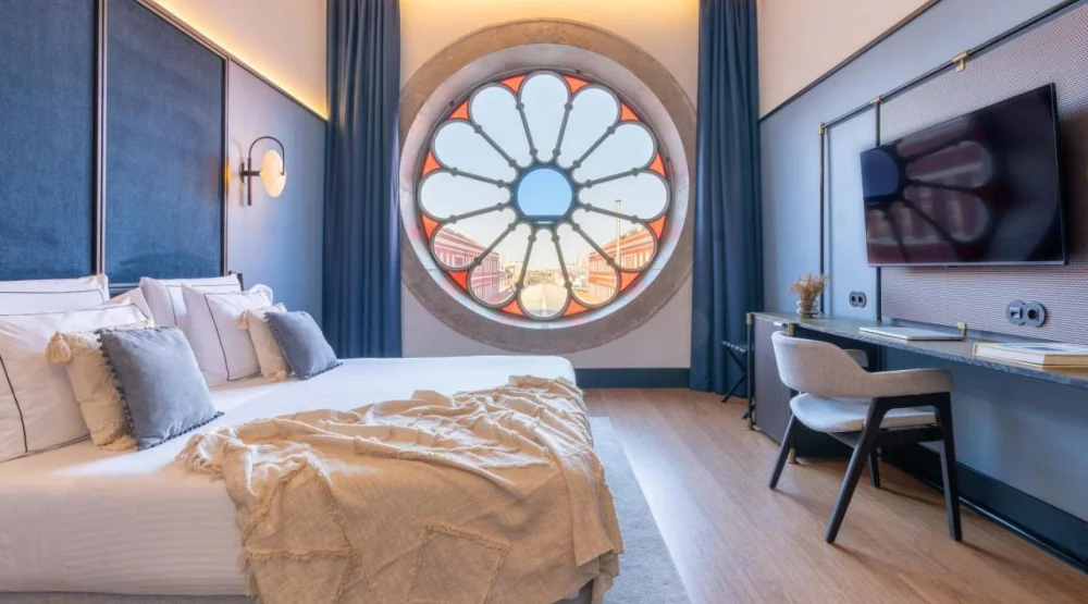 Deluxe Junior Suite at The Editory Riverside Santa Apolonia