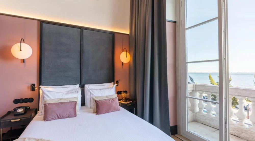 Double Room with Balcony and River View at The Editory Riverside Santa Apolonia