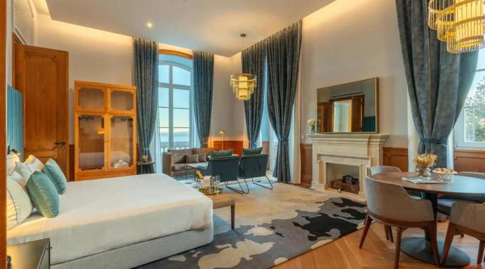 King Suite with River View at The Editory Riverside Santa Apolonia