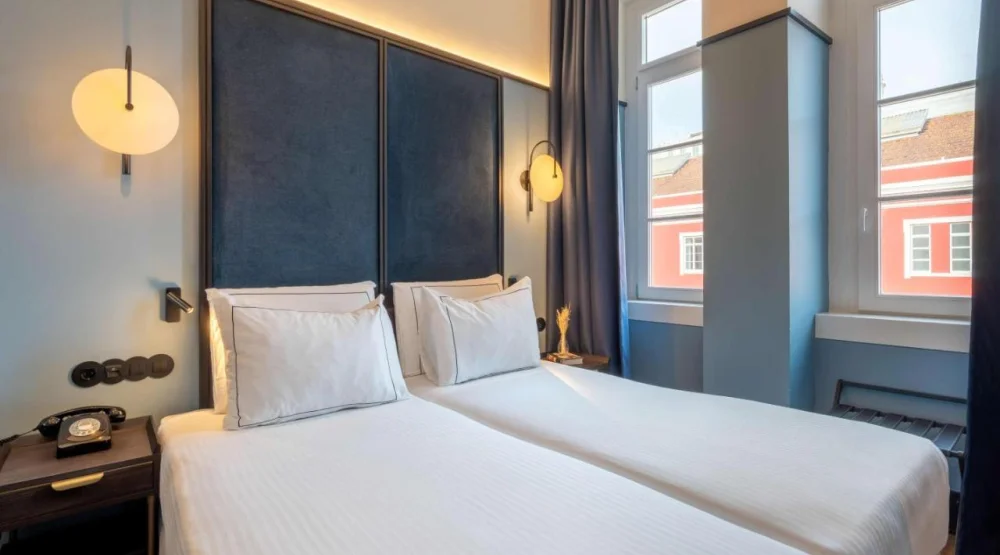 Cozy Twin Room Station View at The Editory Riverside Santa Apolonia