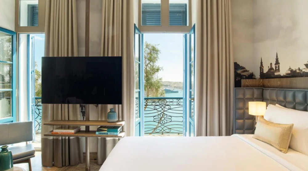 Deluxe Suite with Sea View at Iniala Harbour House