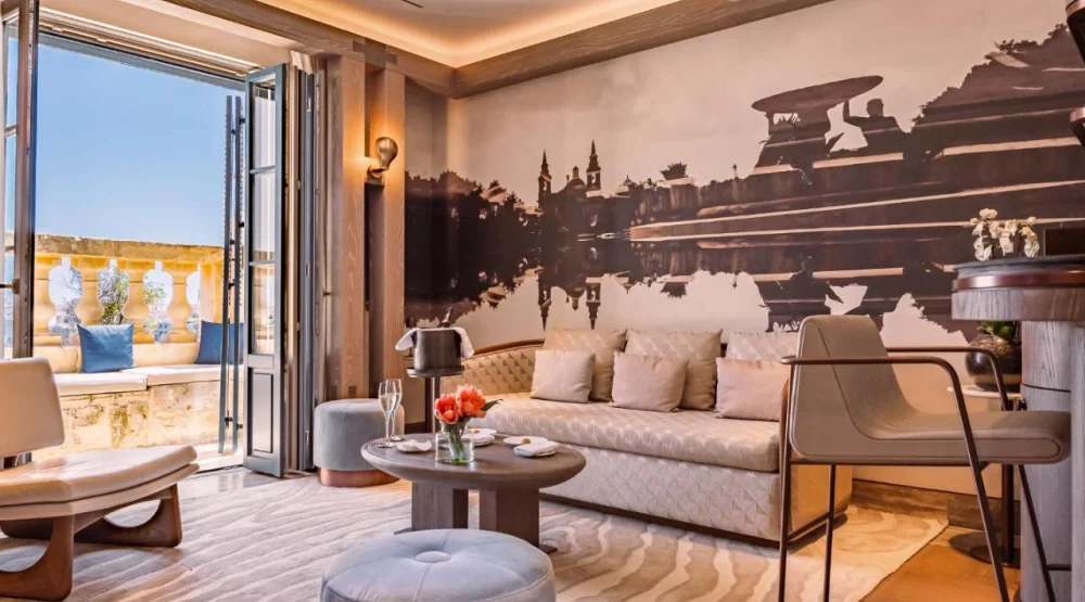 Queen Suite with Sea View at Iniala Harbour House