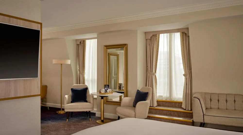 Heritage Deluxe King Room with Balcony and City View at The College Green Hotel Dublin