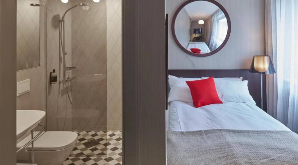 Small Queen Room at Bergen Bors