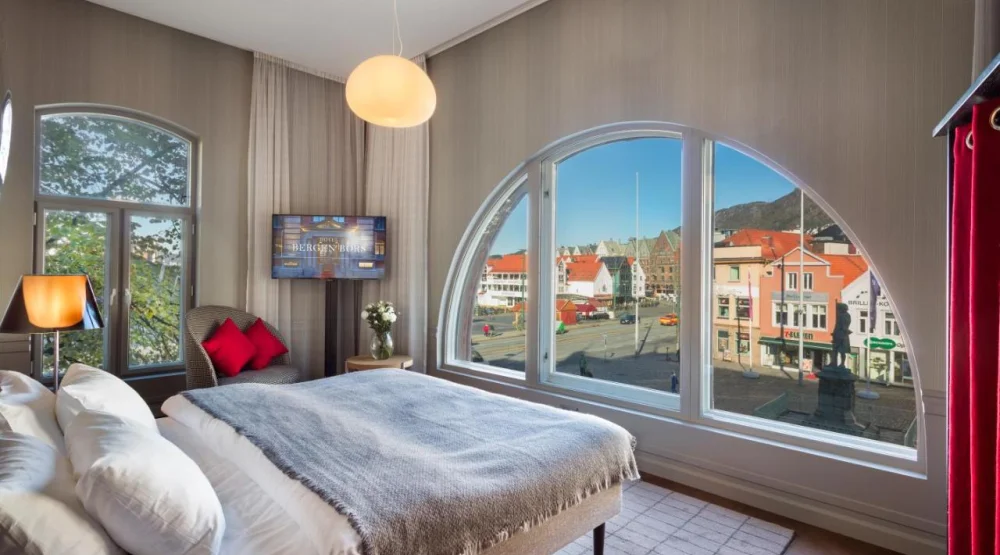 Junior King Suite with City View at Bergen Bors