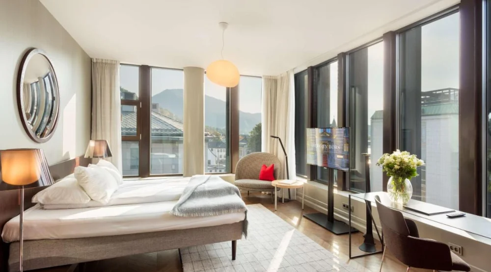 Corner Suite with City View at Bergen Bors